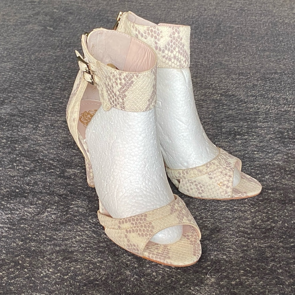 NWOT Vince Camuto stiletto sandals,cream/gray snakeskin,ankle strap,chrome,sz. 8